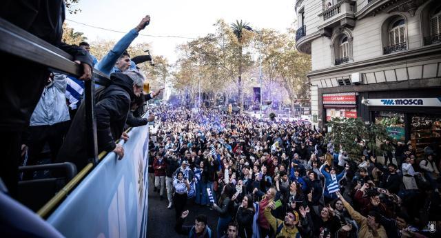 半岛体育APP-乌拉圭人上街迎U20世界杯冠军凯旋 苏亚雷斯也在