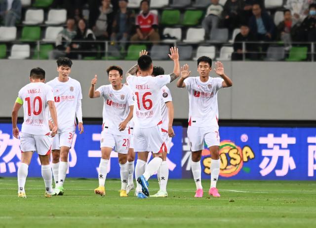 半岛体育-中甲综述：九牛、东吴、西海岸领跑 沈阳主场大胜