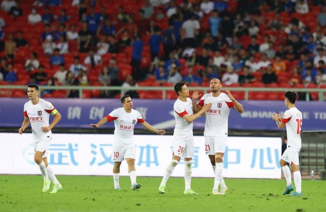 成都惊险绝平延续赛季不败 前场美如画后场频暴雷