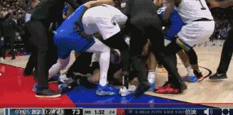 半岛体育官网-魔术森林狼爆发激烈冲突 萨格斯“擒杀”小里弗斯