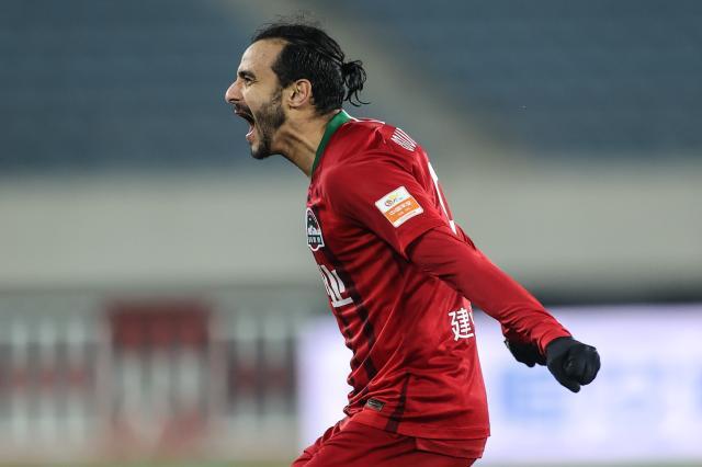 半岛体育官方网站-顽强河南现铁军本色 多拉多1V3破门破山东金身